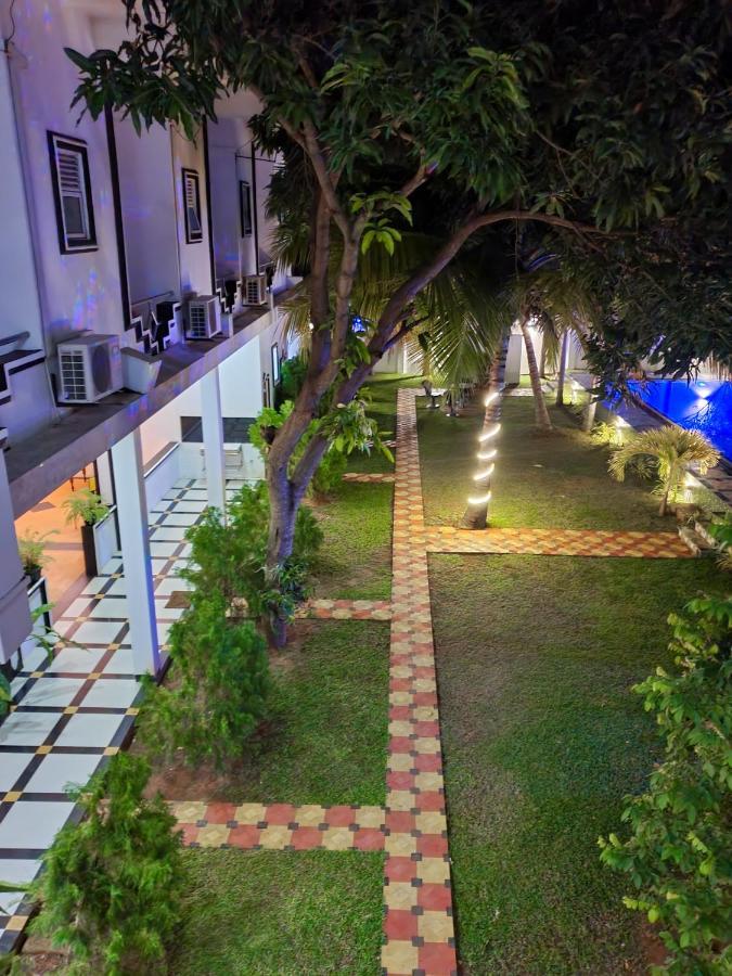 Peacock Reach Hotel Tissamaharama Exterior photo