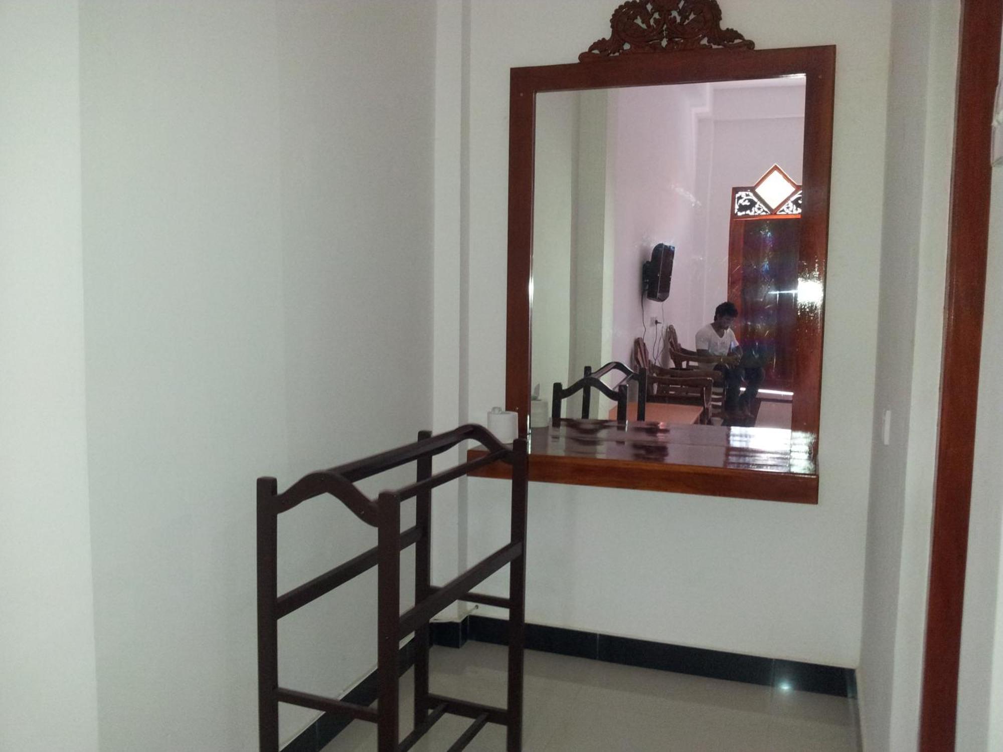 Peacock Reach Hotel Tissamaharama Room photo
